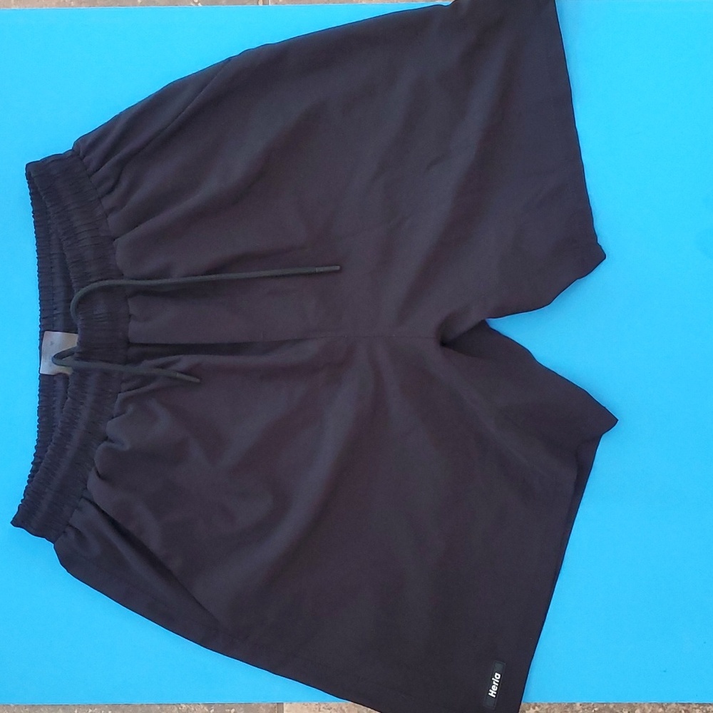 Heria Shorts - Solid Black